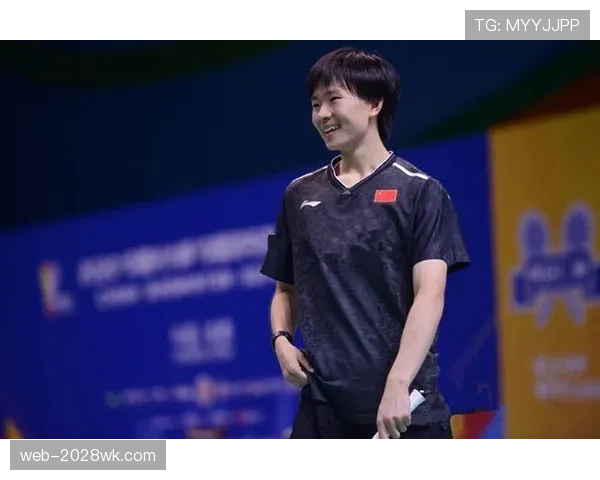 何冰娇训练完偷偷吃炸鸡被拍，这自律人设绷不住了？