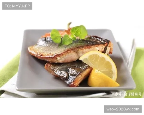 刘洋家的冰箱里只有水煮鸡胸肉和蛋白粉，连瓶可乐都找不到