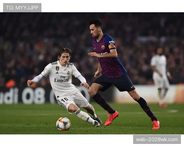 克罗斯与布斯克茨：控场重心如何从纵深调度转向横向覆盖