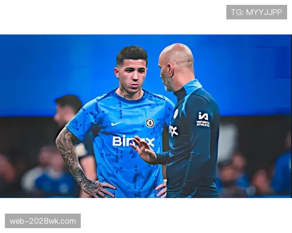 恩佐·费尔南德斯在切尔西的战术角色困境与体系适配性分析