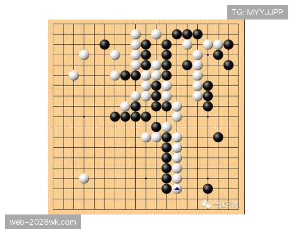 吕迪格与阿劳霍的对抗能力与机动性差异解析：身体素质、防守策略与位置适应性对比